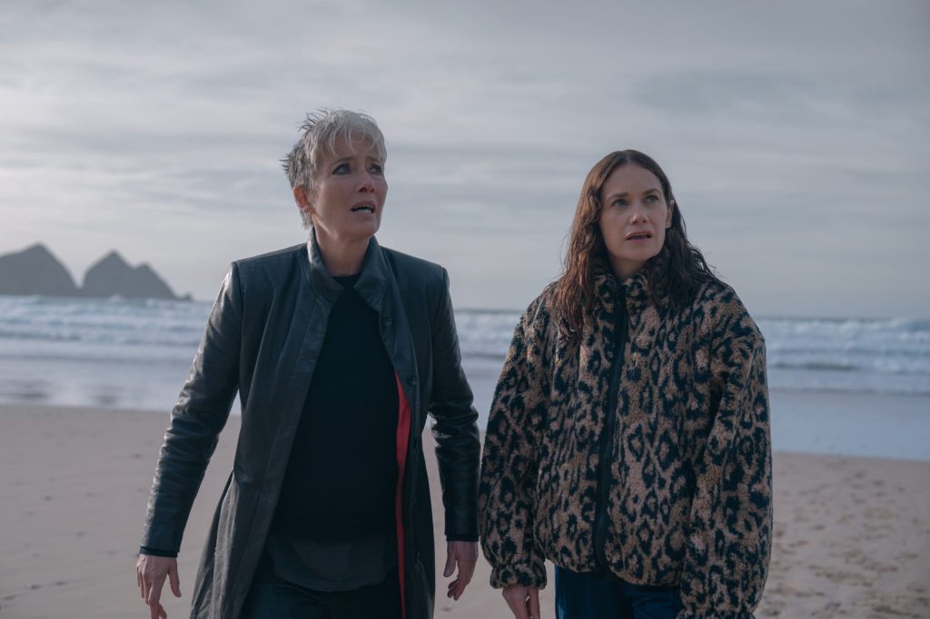 Emma Thompson e Ruth Wilson desvendam conspiração em ‘Down Cemetery Road’, novo thriller do Apple TV+