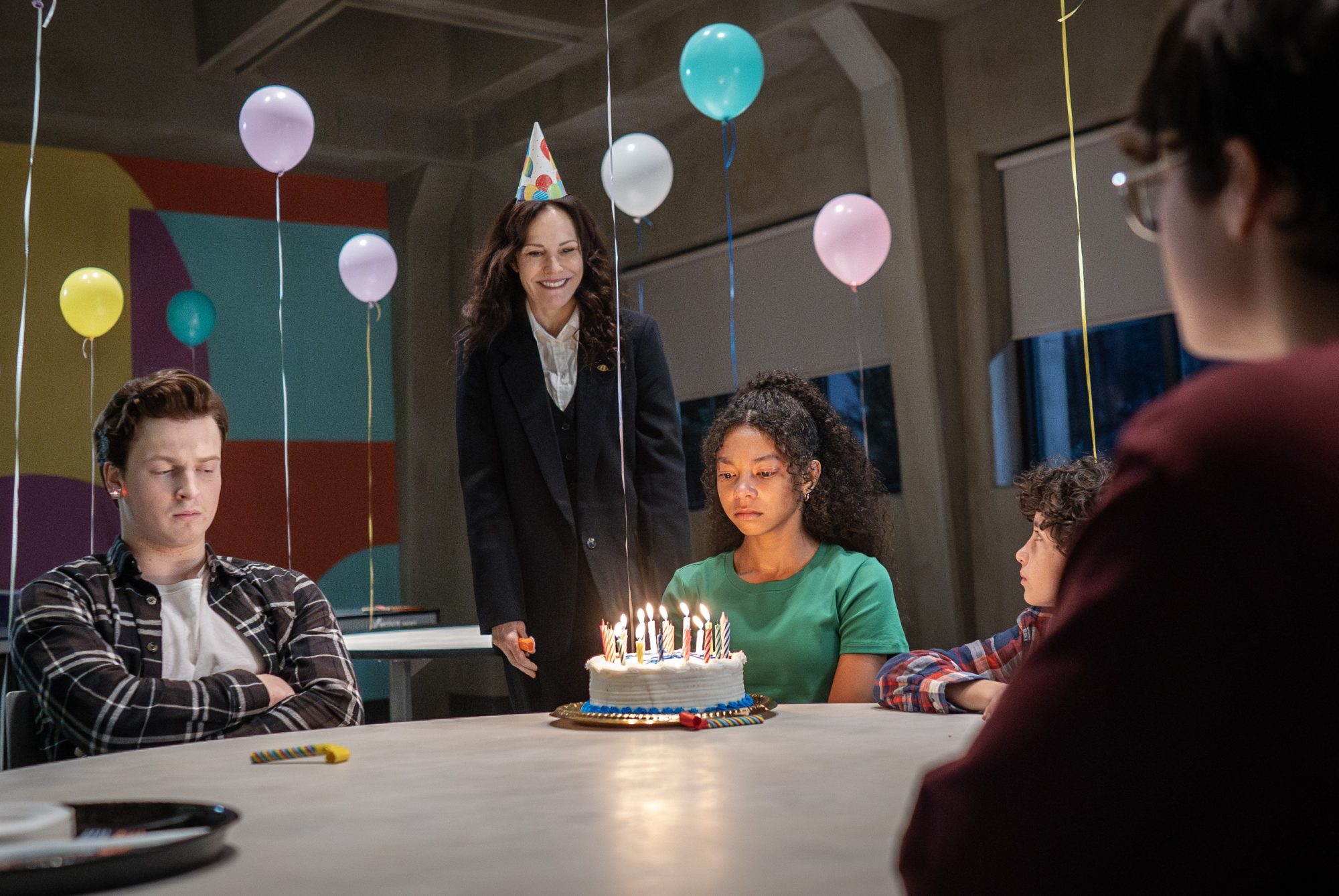 ‘O Instituto’: Série baseada em livro de Stephen King estreia no MGM+ com suspense e superpoderes; veja o trailer