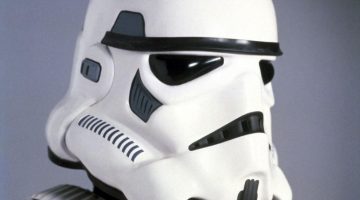 Capacete de Stormtrooper de ‘Star Wars: Episódio IV – Uma Nova Esperança’ é arrematado por US$ 256 mil