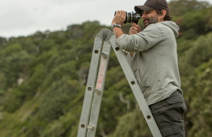 Diretor de ‘A Órfã’ e ‘Sem Escalas’ assina super contrato com a Netflix após sucesso de ‘Bagagem de Risco’