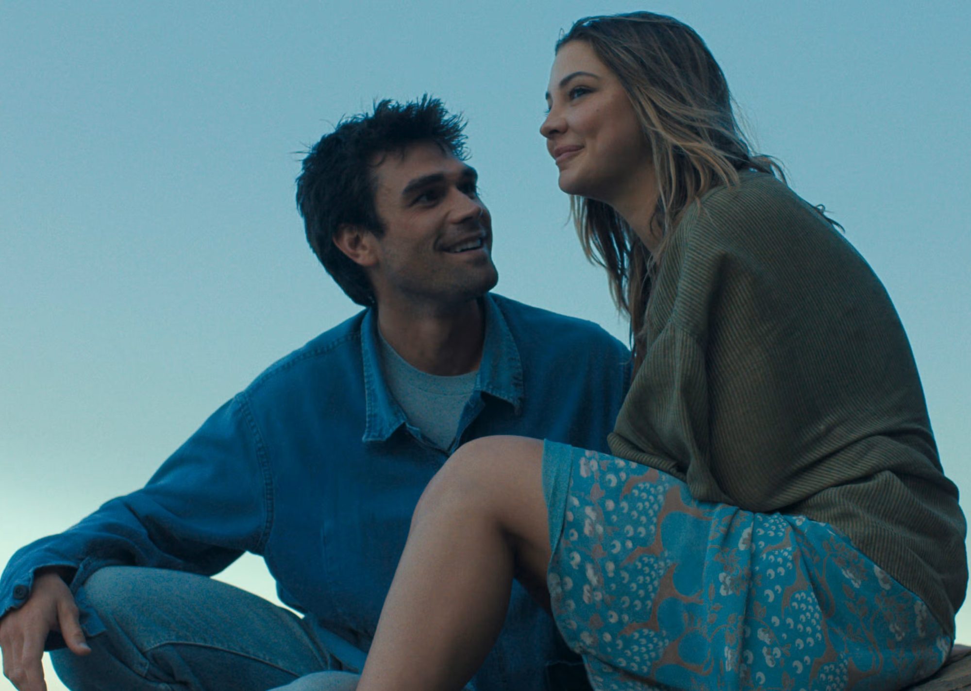 Prime Video revela data e imagens de ‘O Mapa Que Me Leva Até Você’, novo romance com Madelyn Cline e KJ Apa