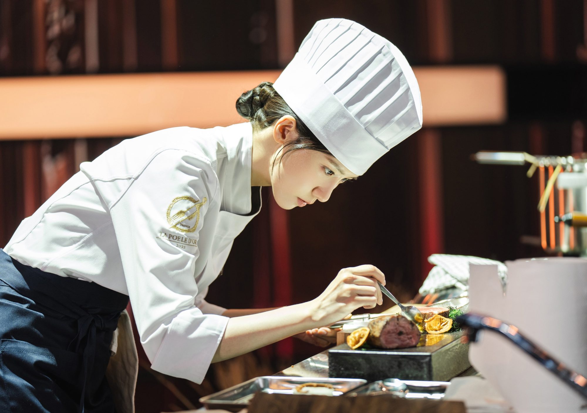 Nova comédia coreana da Netflix mistura chef do século 21 e rei temperamental em Bon Appétit, Vossa Majestade