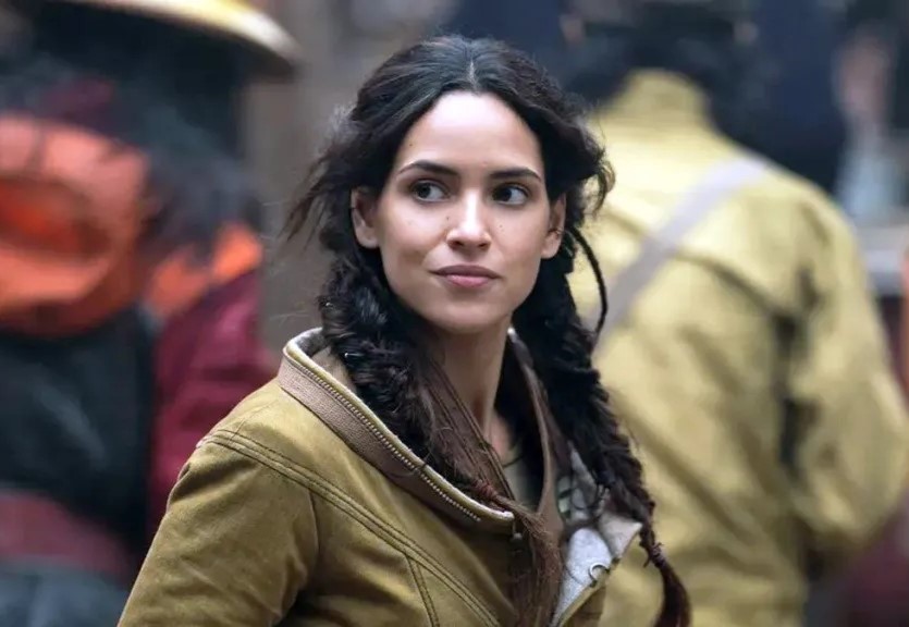 James Gunn elogia Adria Arjona e aumenta rumores de que atriz pode ser a nova Mulher-Maravilha
