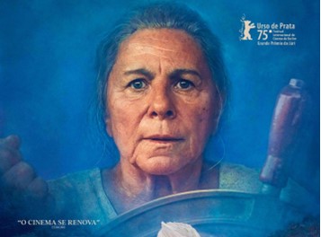 Vencedor do Urso de Prata, ‘O Último Azul’ ganha cartaz oficial a um mês de sua estreia nos cinemas