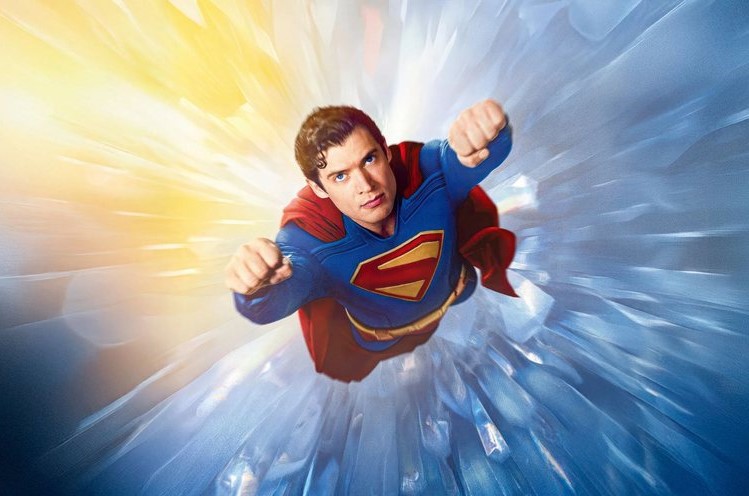 ‘Superman’ supera previsões com US$ 21 milhões em pré-estreia e chega a 95% de aprovação no Rotten Tomatoes