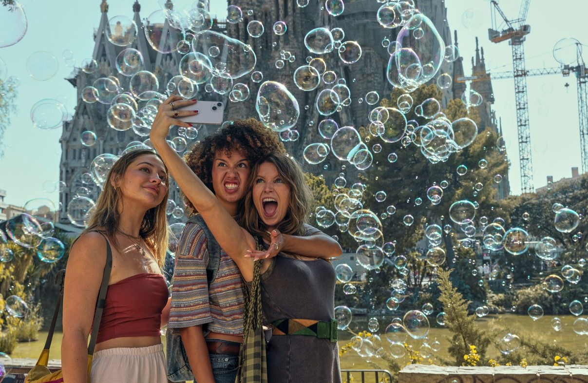 ‘O Mapa Que Me Leva Até Você’: romance com Madelyn Cline e KJ Apa ganha trailer oficial; assista aqui