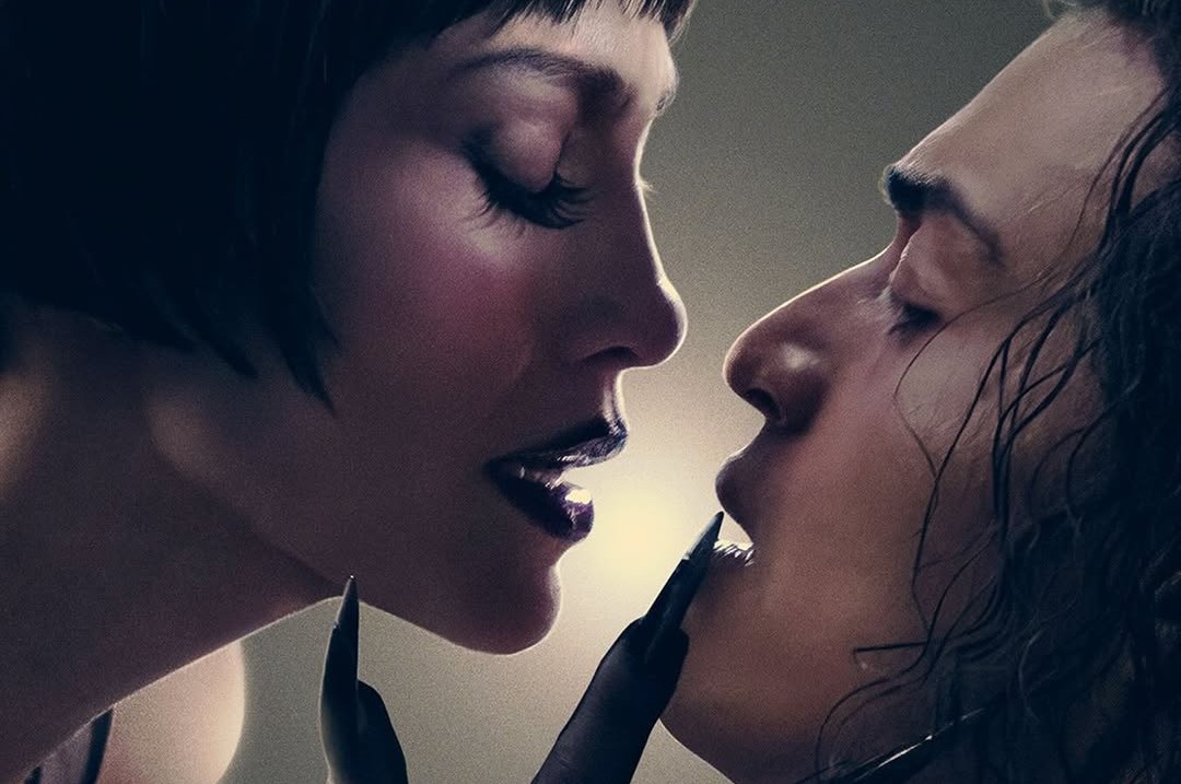 Remake de ‘O Beijo da Mulher-Aranha’ com Jennifer Lopez e Diego Luna ganha trailer e pôster oficial