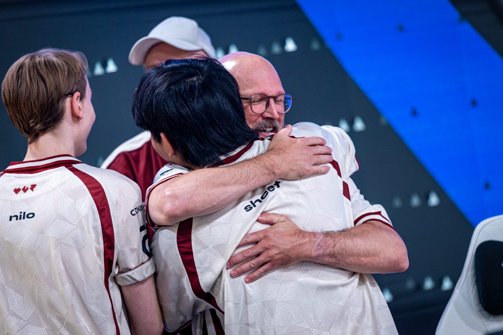O gigante caiu!? Atual melhor time do mundo de ‘CS2’ é derrotado na 1ª partida na Esports World Cup