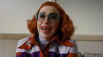 Atriz mantém mistério sobre origem de Tia Gladys no filme de terror ‘A Hora do Mal’