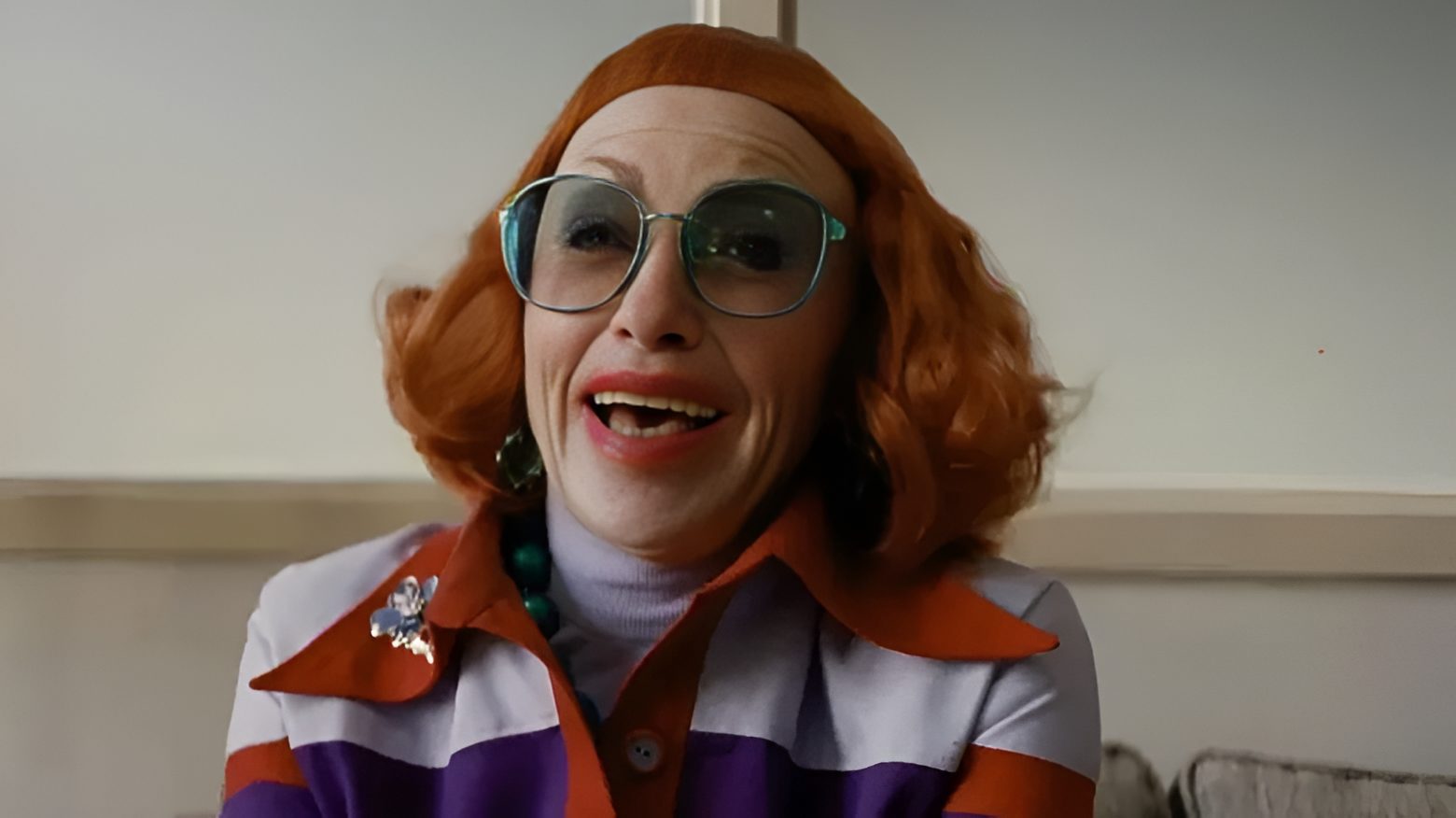 Atriz mantém mistério sobre origem de Tia Gladys no filme de terror ‘A Hora do Mal’