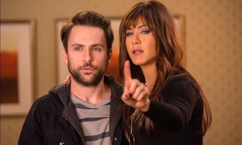Jennifer Aniston e Charlie Day querem retorno de ‘Quero Matar Meu Chefe’ em um terceiro filme