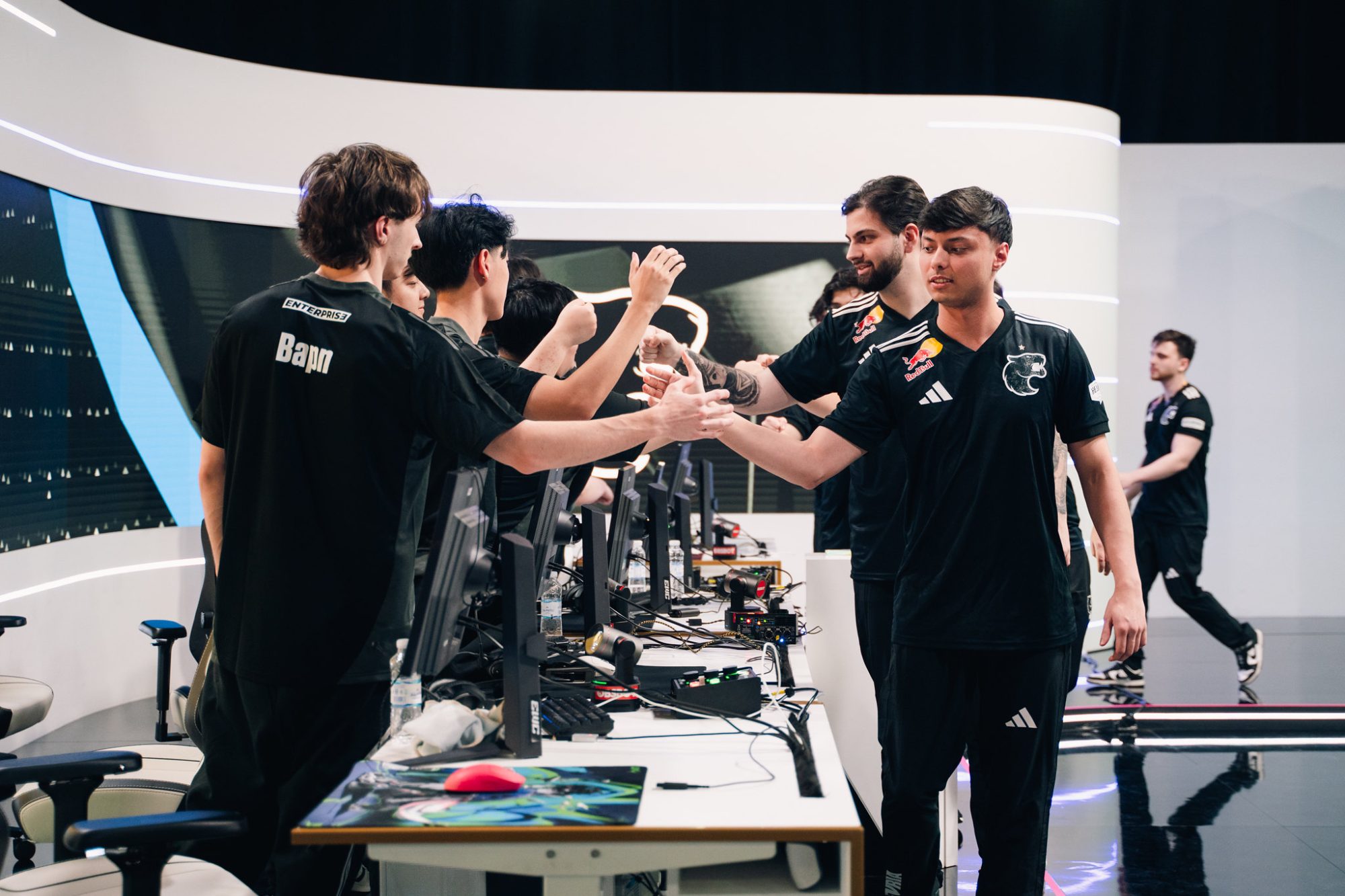 Furia destrói a Virtus.pro no R6 Siege X e vai para as semifinais da EWC 2025