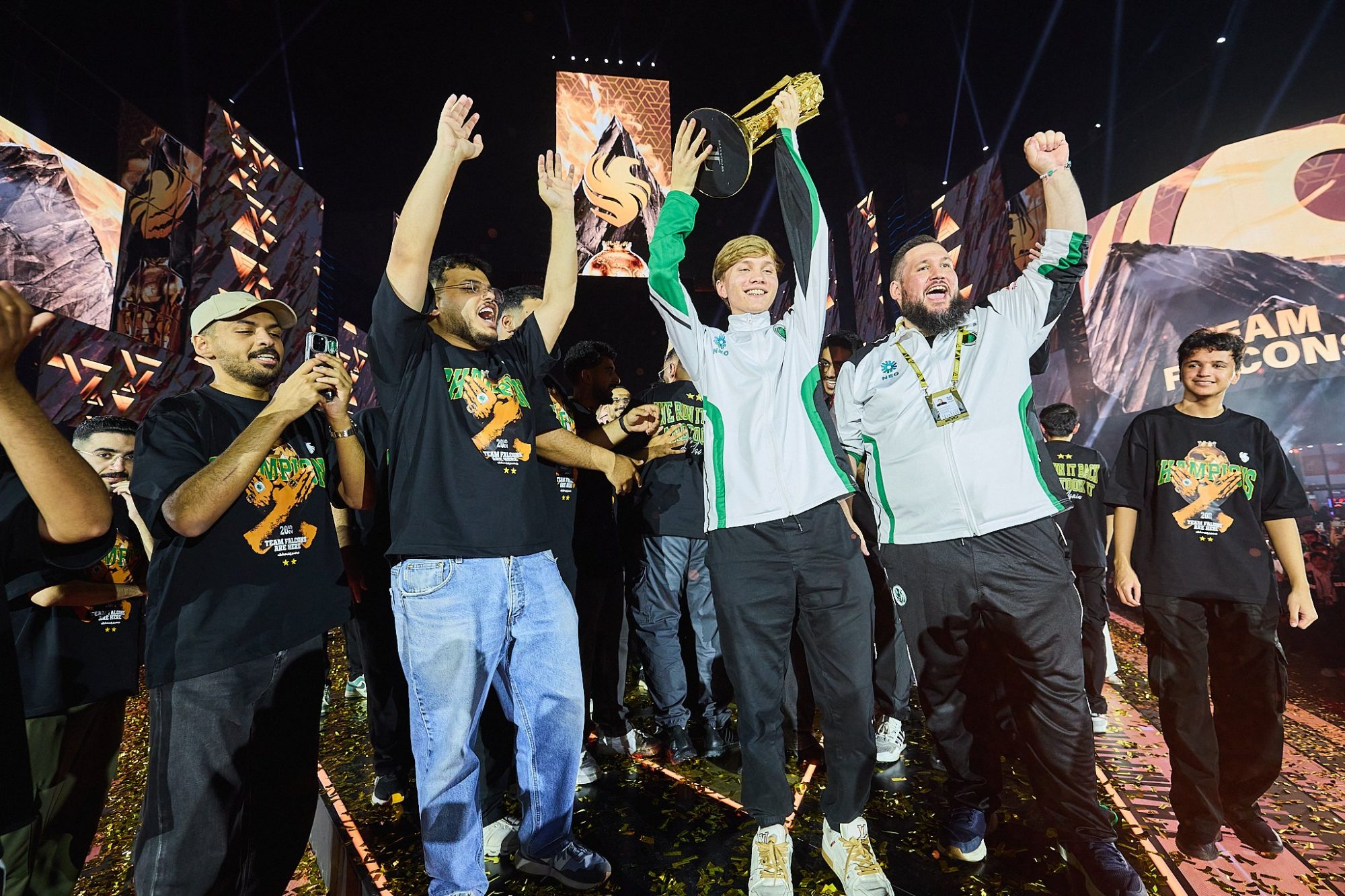 Toda a glória! Team Falcons vence o Campeonato de Clubes e leva mais de R$ 35 milhões em prêmios na Esports World Cup