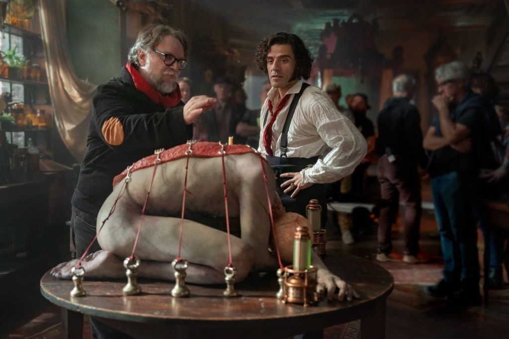 ‘Frankenstein’, de Guillermo del Toro, ganha pôsteres oficiais e datas de estreia