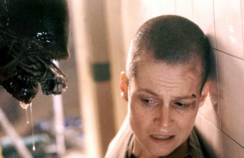 Medo real? Sigourney Weaver afirma não assistir ‘Alien: Earth’ sozinha