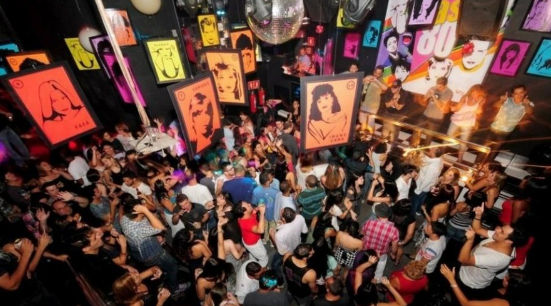 Por que a cultura trash dos anos 90 moldou o cinema atual