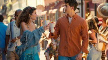 Netflix lança trailer de ‘De Férias com Você’, adaptação do best-seller de Emily Henry; assista aqui