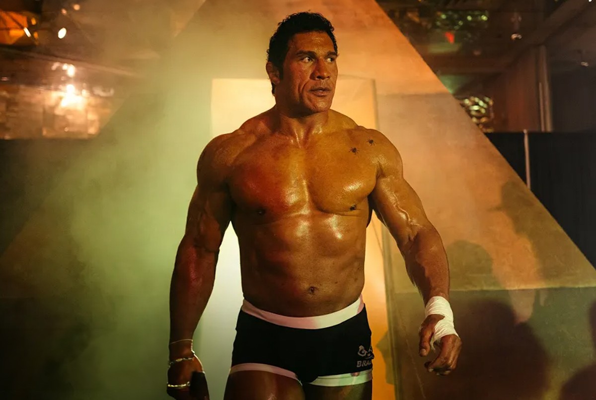 Dwayne Johnson emociona no Festival de Veneza com estreia de ‘Coração de Lutador’