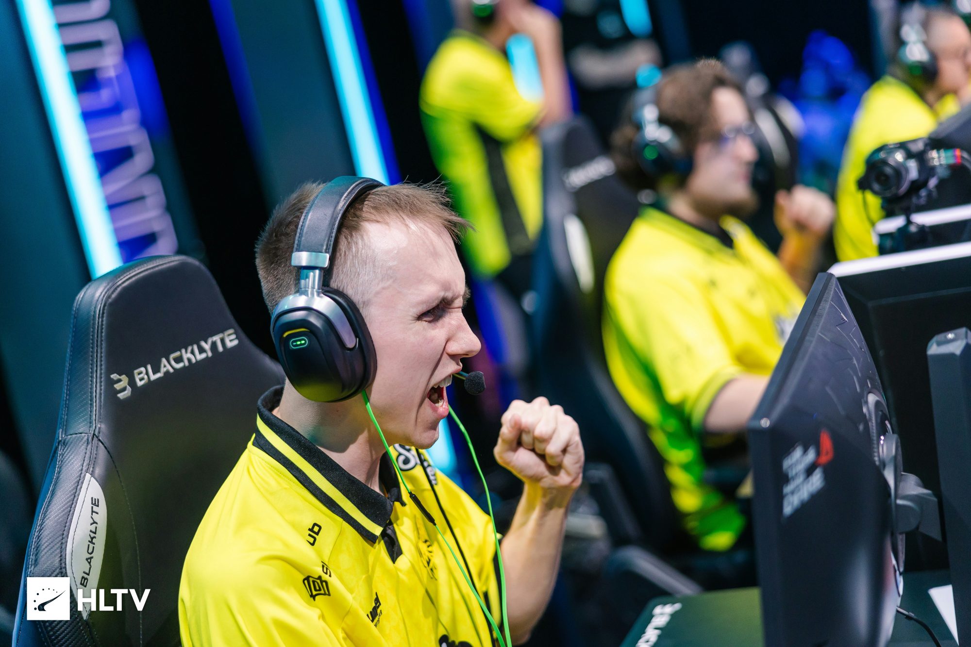 Counter Strike: Vitality se aperta, mas vence FaZe para se garantir nas semifinais da BLAST London 2025