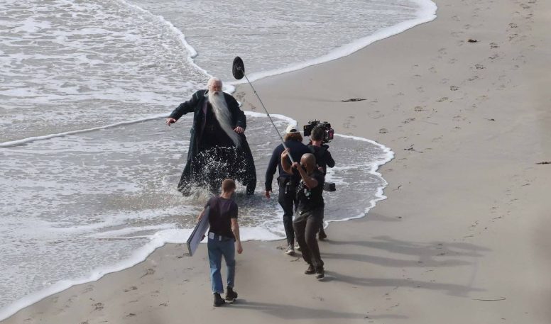 Confira o visual de John Lithgow como Dumbledore!