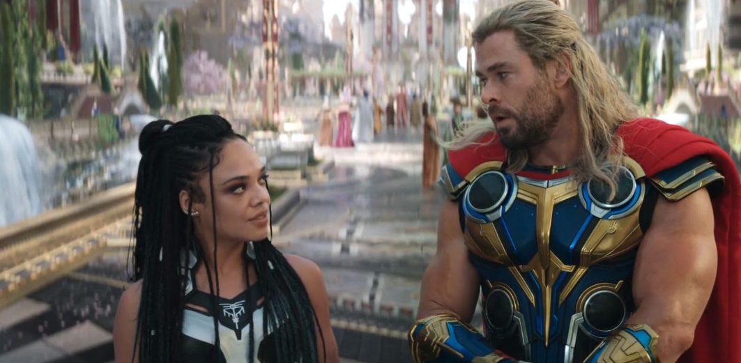 Fã ou hater? Atriz da Marvel diz que Chris Hemsworth é só um “bebê com músculos”