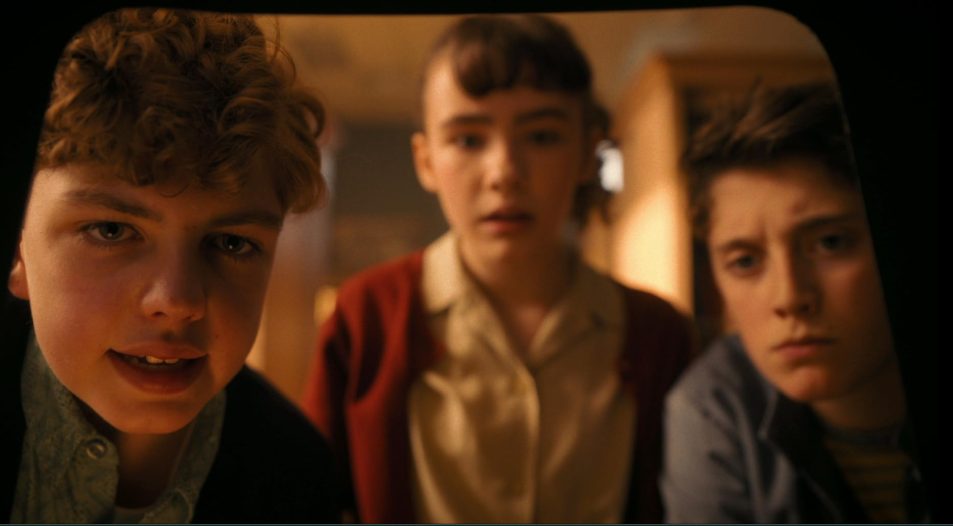 ‘It: Bem-Vindos a Derry’ promete elevar o nível de terror do universo ‘It’; série estreia domingo (26) na HBO