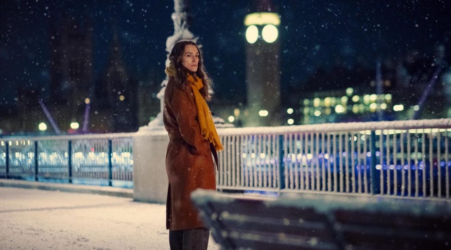 Netflix: Keira Knightley aparece em imagens do set da 2ª temporada de ‘Black Doves’