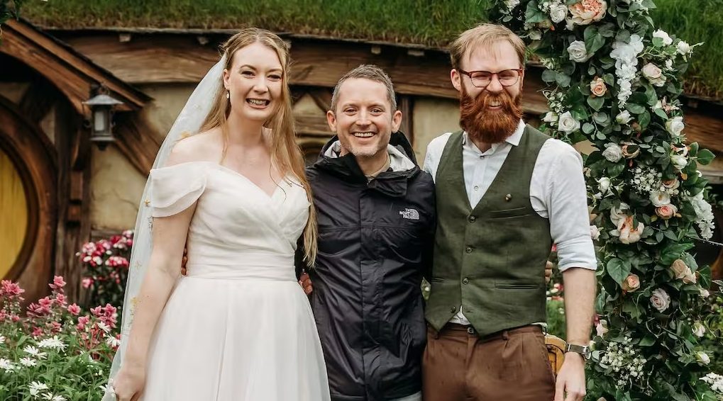 Elijah Wood invade casamento temático de ‘O Senhor dos Anéis’