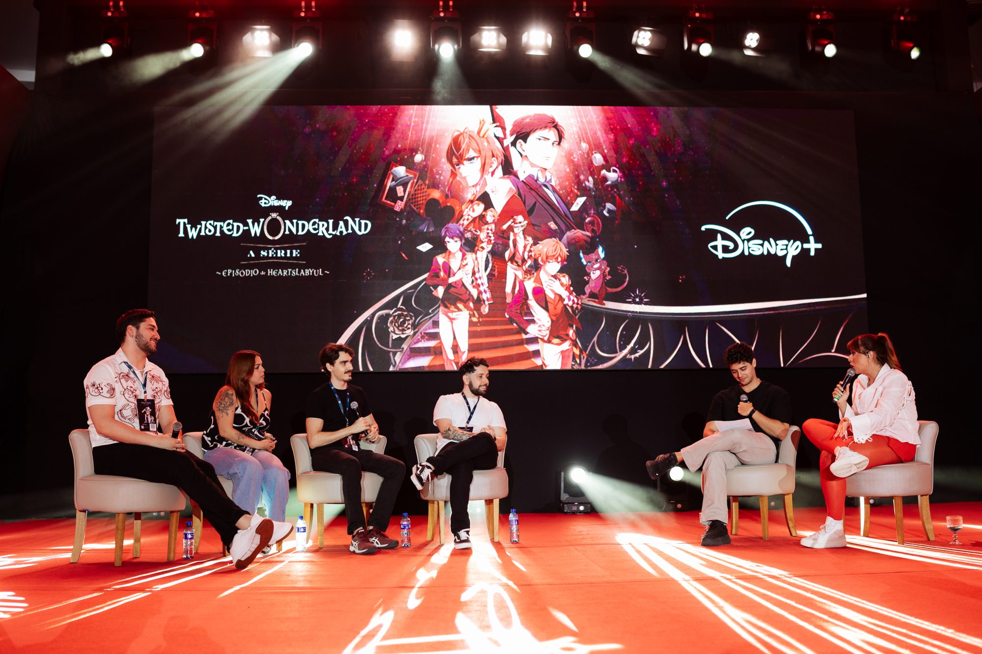 Dubladores de ‘Twisted-Wonderland’ comentam detalhes do lançamento do anime exclusivo Disney+