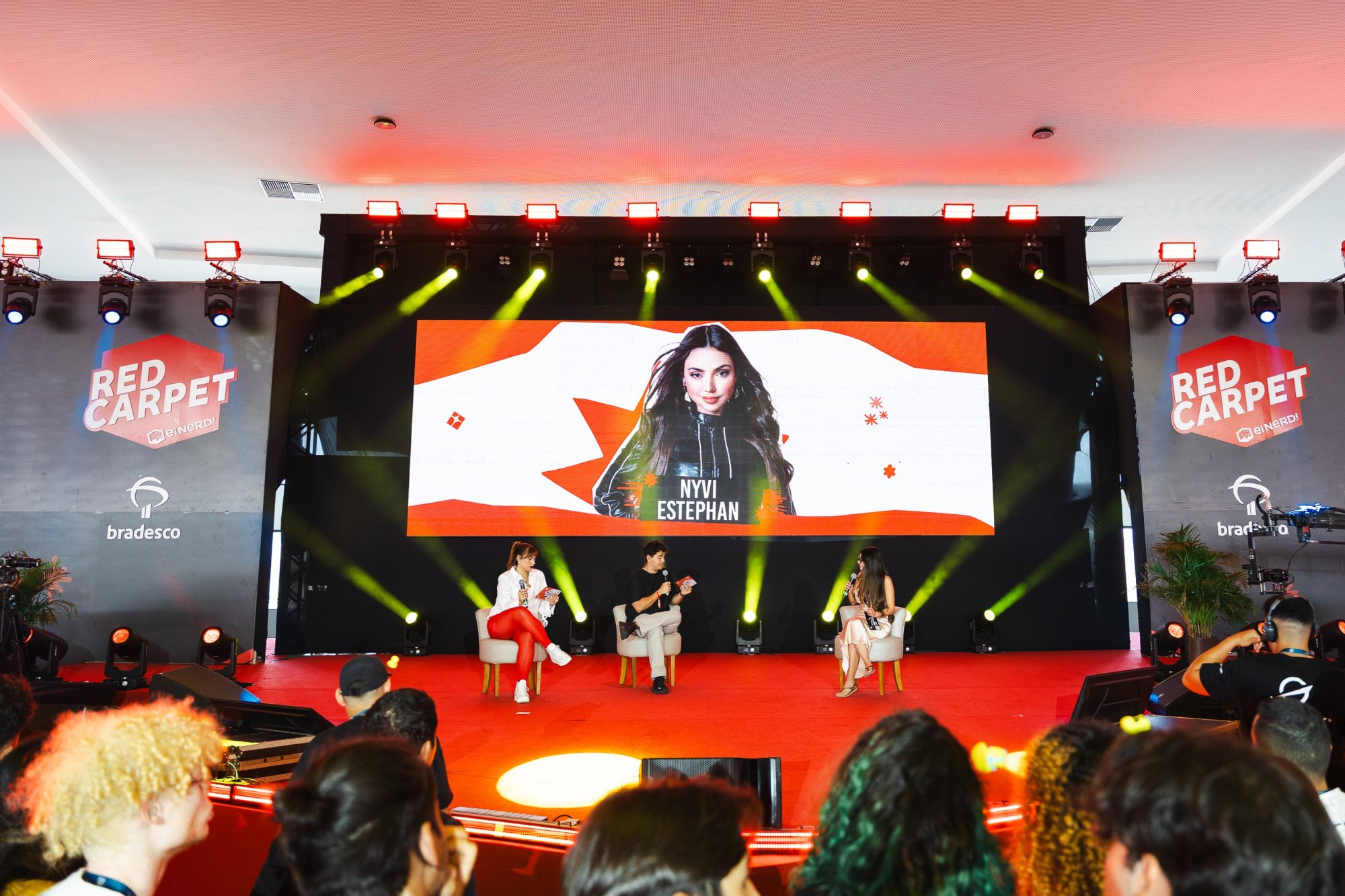 Nyvi Stephan manda recado para o público feminino que está começando no universo de games: “Não desistam”
