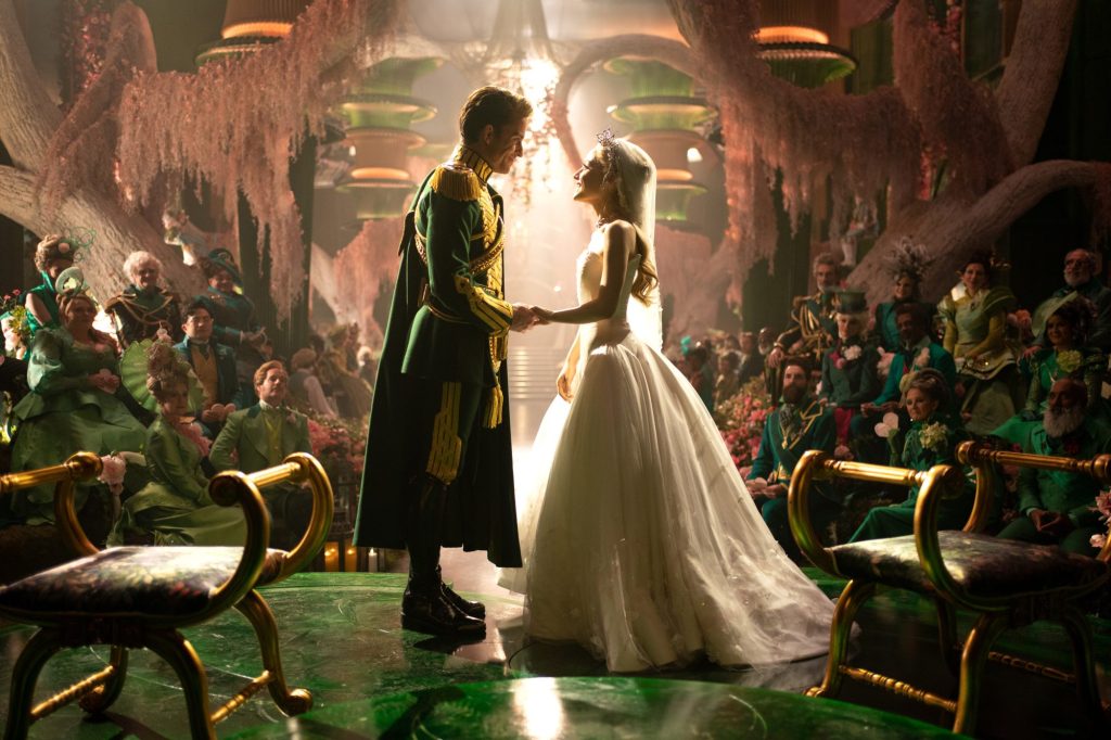 ‘Wicked: Parte 2’ ganha trailer épico com Ariana Grande; veja detalhes