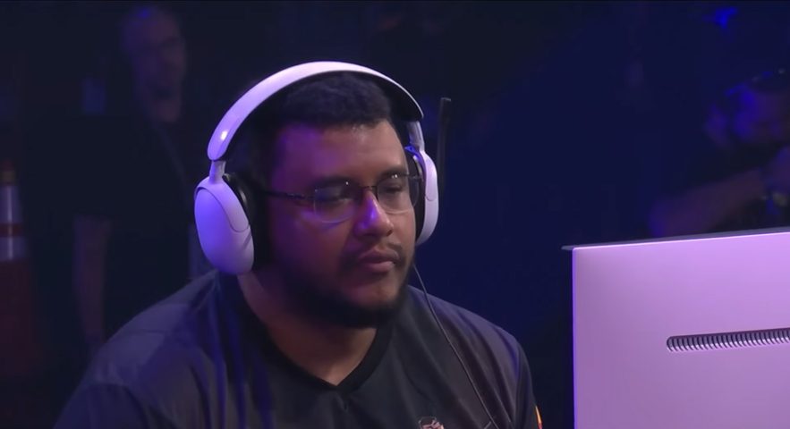 Brasileiro LauYagami vence campeonato mundial de KOF XV e entra para história