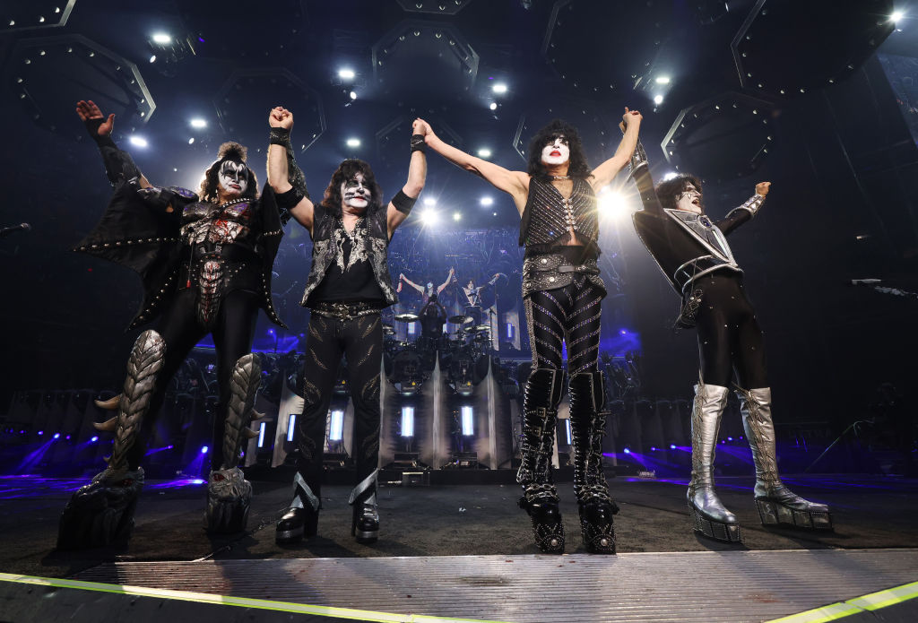 Cinebiografia do KISS promete espetáculo insano no cinema — diretor garante que vai “derreter seu rosto”