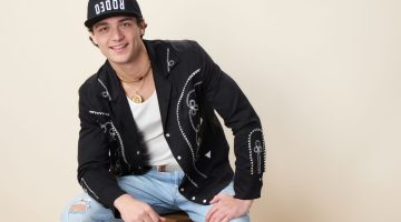 Ator volta a aquecer rumores de que será o Asa Noturna com post nas redes sociais