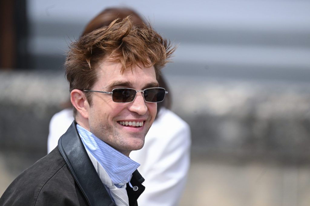 O papel secreto de Robert Pattinson no premiado filme ‘Marty Supreme’
