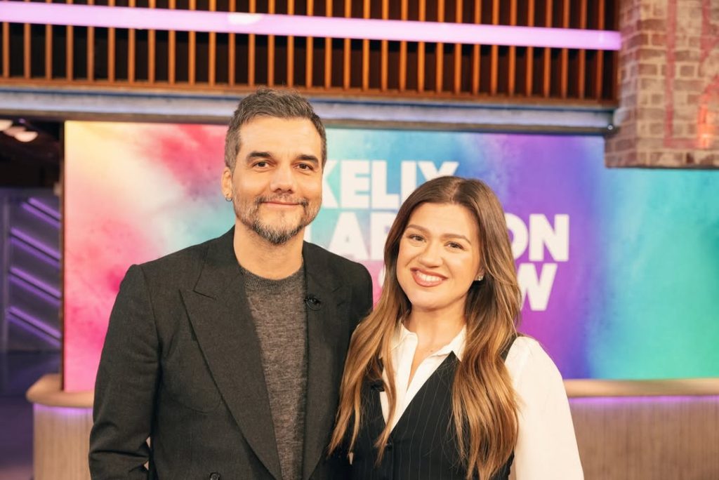 Wagner Moura brilha no ‘The Kelly Clarkson Show’ e impulsiona ‘O Agente Secreto’ rumo ao Oscar