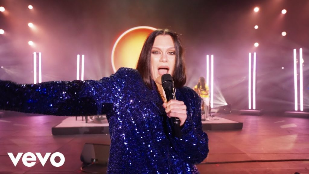 Jessie J lança clipe de H.A.P.P.Y gravado em take único no The Town — com legenda em português