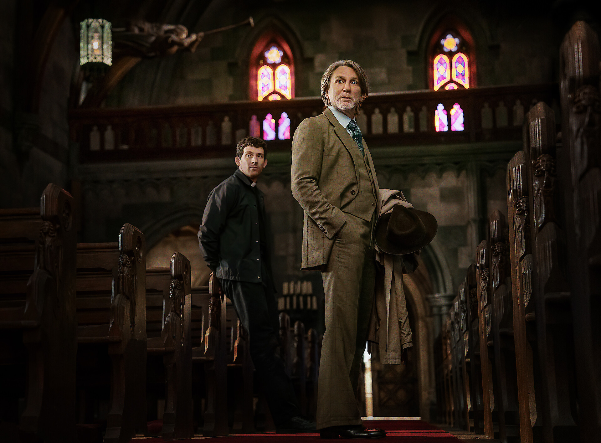 ‘Vivo ou Morto: Um Mistério Knives Out’ é o capítulo mais ambicioso e “sagrado” da franquia Benoit Blanc