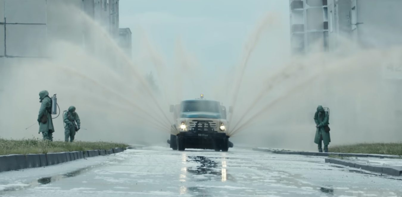 Ressaca de Ano Novo? 5 minisséries para maratonar em um único dia no sofá