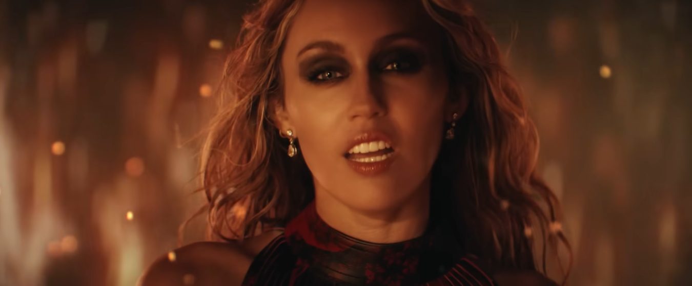 De olho no Oscar, Miley Cyrus lança clipe emocionante para ‘Avatar 3’