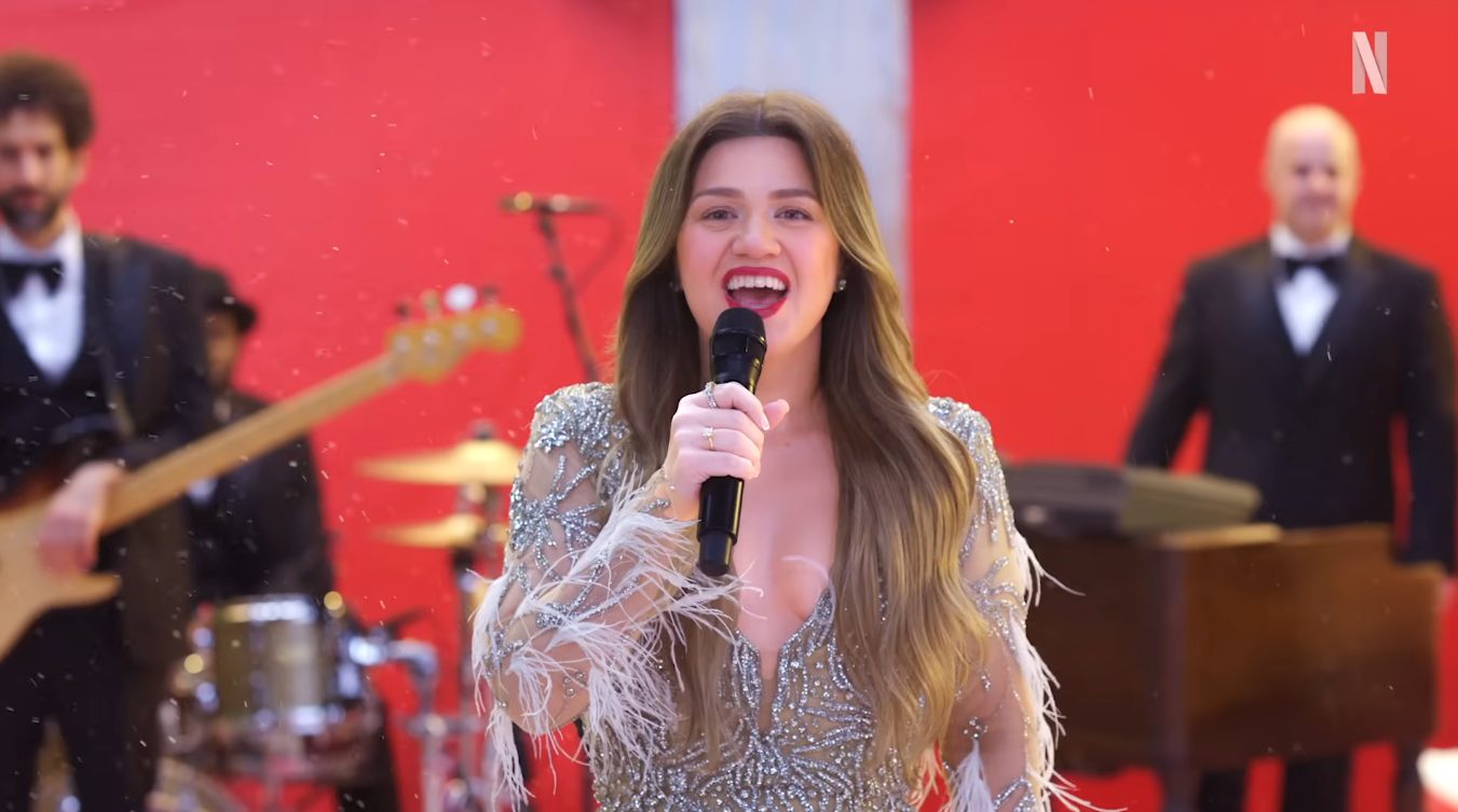 Presente de Papai Noel: Kelly Clarkson vai abrir o Natal da NFL na Netflix com show especial!
