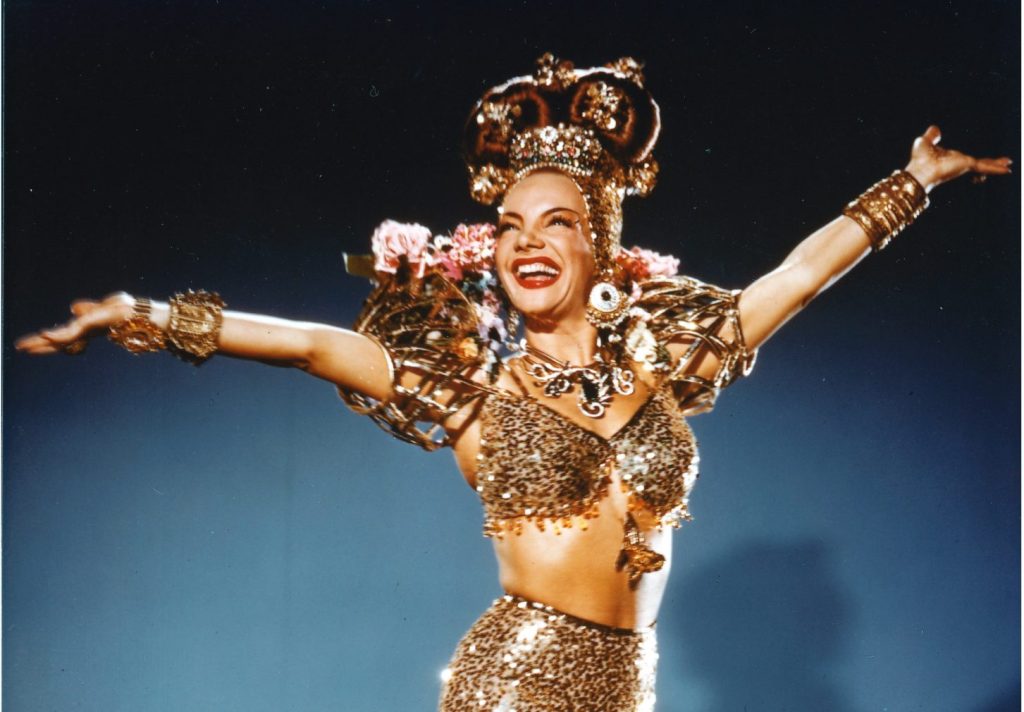 Larissa Manoela será Carmen Miranda em novo filme dirigido por Bruno Barreto