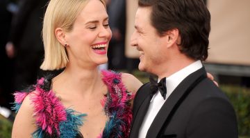 “Não existe eu sem você”: Pedro Pascal faz homenagem emocionante para Sarah Paulson