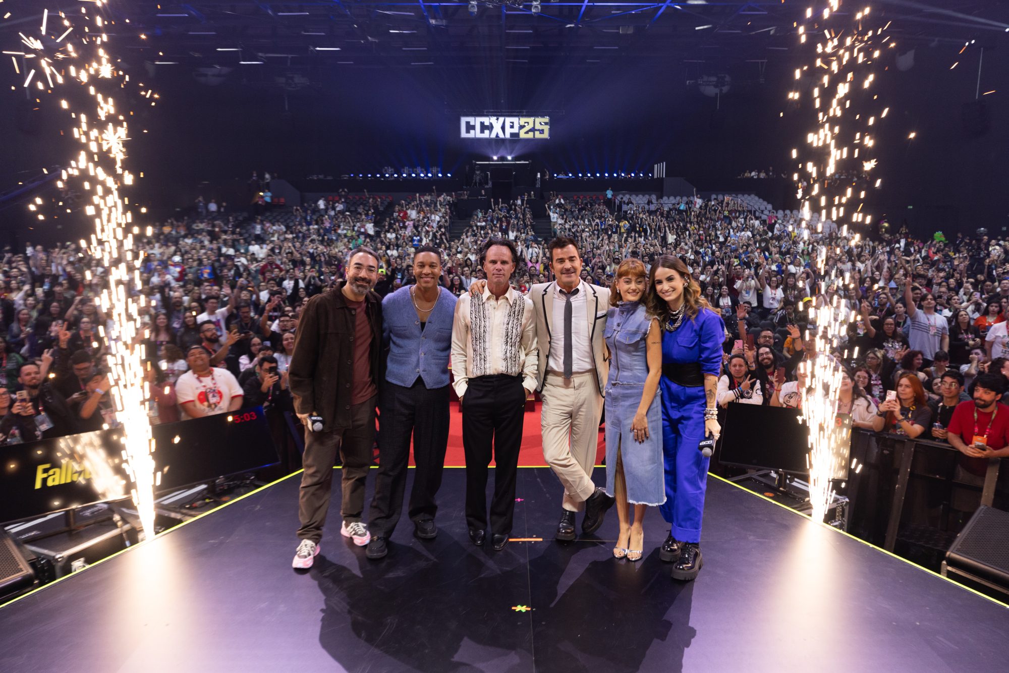 Prime Video revela cena eletrizante da 2ª temporada de Fallout durante painel com elenco na CCXP25