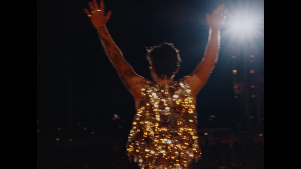 Harry Styles emociona fãs com vídeo surpresa e inédito da Love on Tour