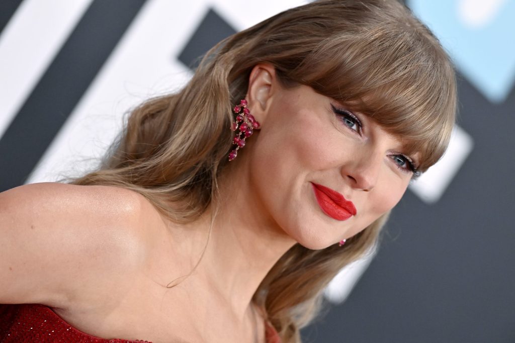 ‘Toy Story 5’: Diretor quebra o silêncio e responde a teorias sobre Taylor Swift na trilha sonora; entenda