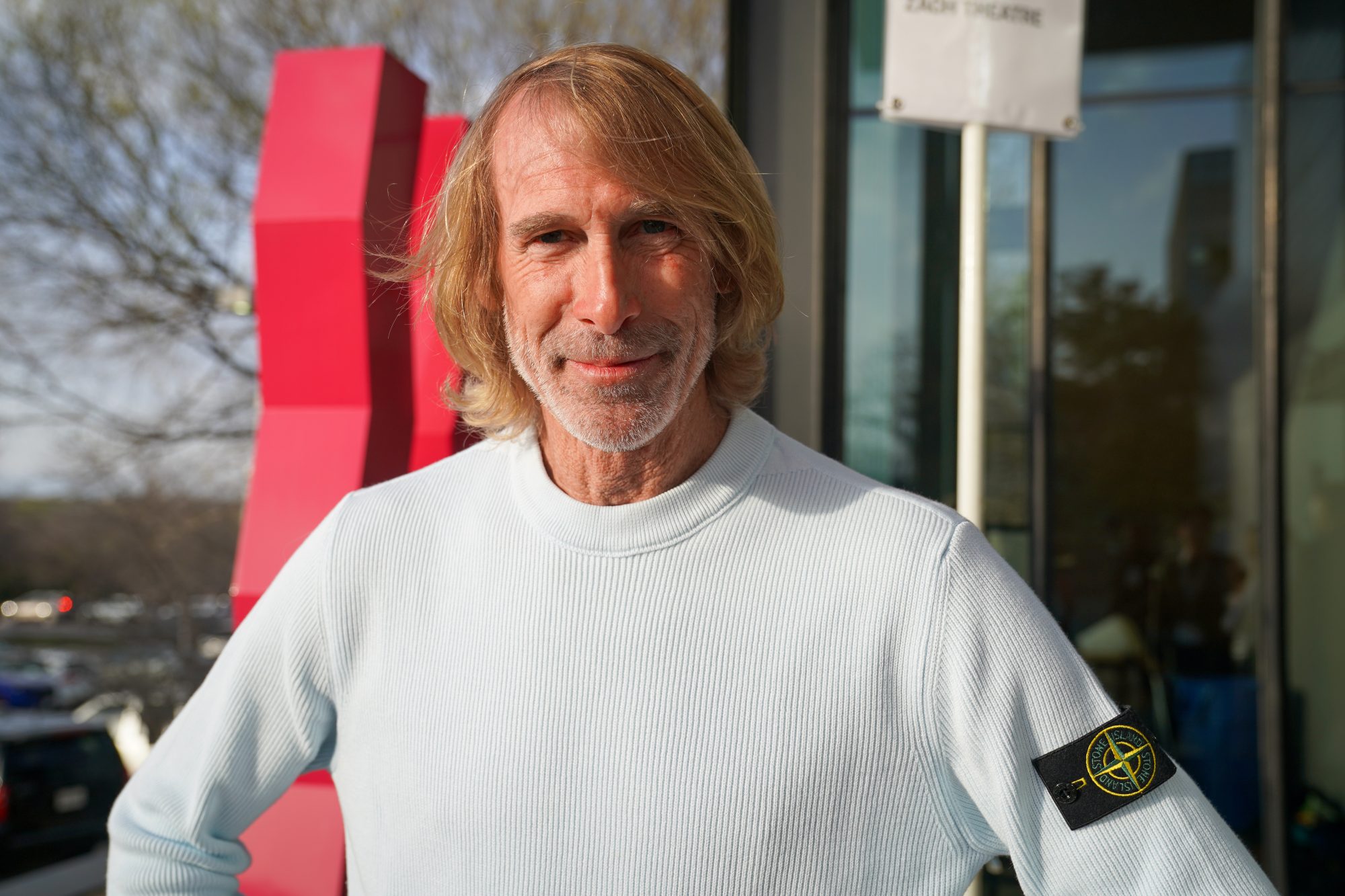 Michael Bay assina com a CAA e prepara retorno aos blockbusters após hiato