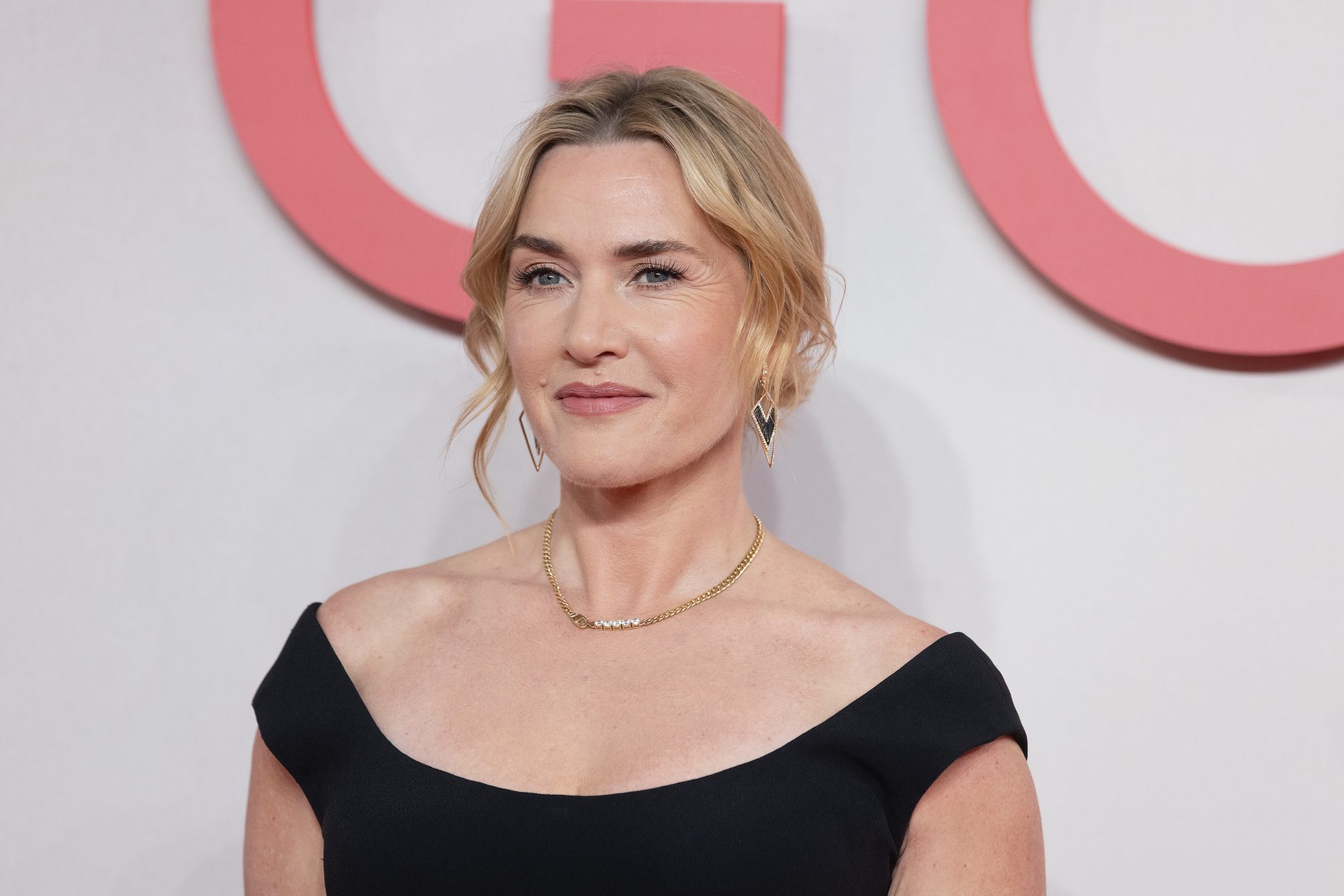 Aos 50 anos, Kate Winslet assume a cadeira de diretora: “Eu tinha que fazer isso”