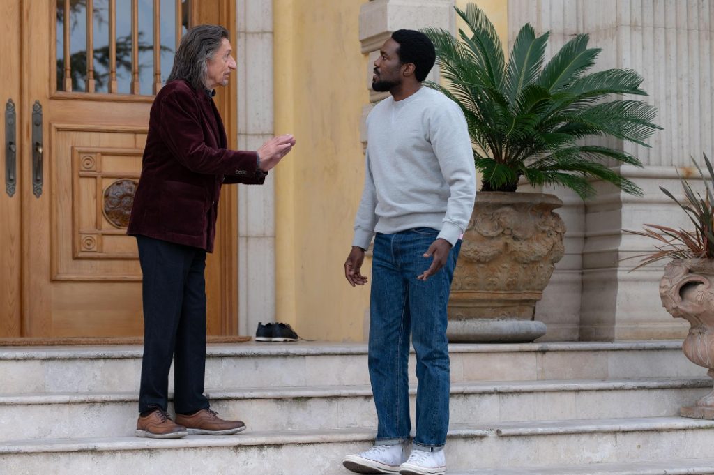 ‘Magnum’: Nova série da Marvel cria “furo de roteiro” logo na estreia ao citar séries reais