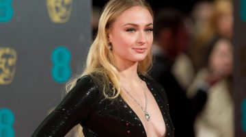 Sophie Turner tem treinado por 1 ano pra viver Lara Croft